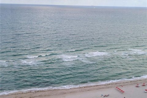 Купить кондоминиум в Санни-Айлс-Бич, Флорида 2 спальни, 94.85м2, № 1965960 - фото 15