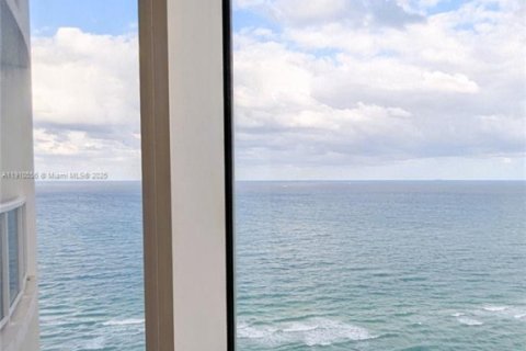 Купить кондоминиум в Санни-Айлс-Бич, Флорида 2 спальни, 94.85м2, № 1965960 - фото 9