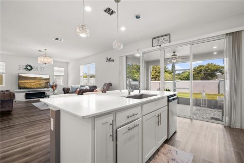 House in Auburndale, Florida 4 bedrooms, 239.97 sq.m. № 1916171 - photo 7