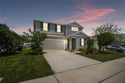 House in Auburndale, Florida 4 bedrooms, 239.97 sq.m. № 1916171 - photo 1