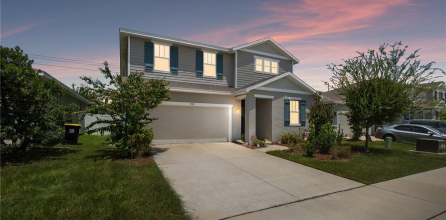 House in Auburndale, Florida 4 bedrooms, 239.97 sq.m. № 1916171