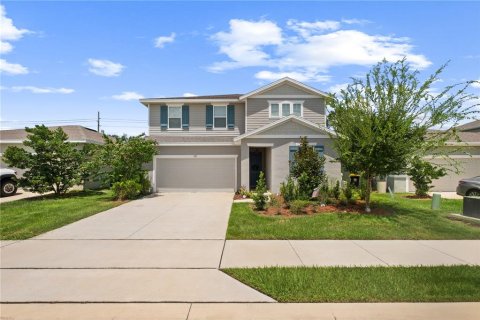 House in Auburndale, Florida 4 bedrooms, 239.97 sq.m. № 1916171 - photo 2