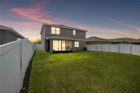 House in Auburndale, Florida 4 bedrooms, 239.97 sq.m. № 1916171 - photo 3