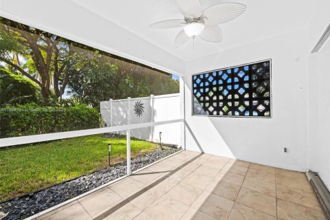 Condominio en venta en Fort Lauderdale, Florida, 2 dormitorios, 87.51 m2 № 1948988 - foto 3