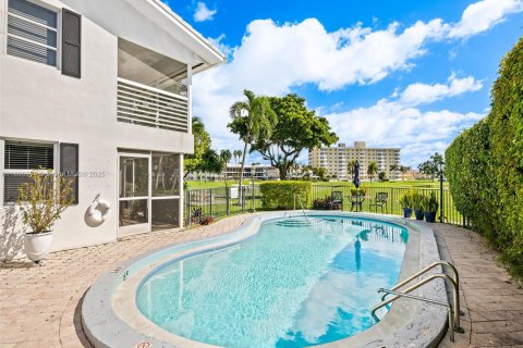 Condominio en venta en Fort Lauderdale, Florida, 2 dormitorios, 87.51 m2 № 1948988 - foto 13