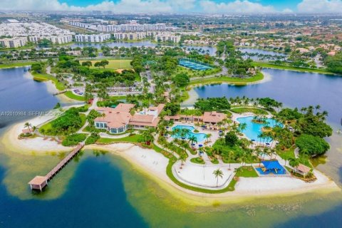Купить кондоминиум в Дорал, Флорида 3 спальни, 157.93м2, № 2091166 - фото 5
