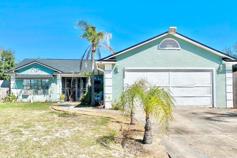 House in Deltona, Florida 5 bedrooms, 188.96 sq.m. № 1565597 - photo 1