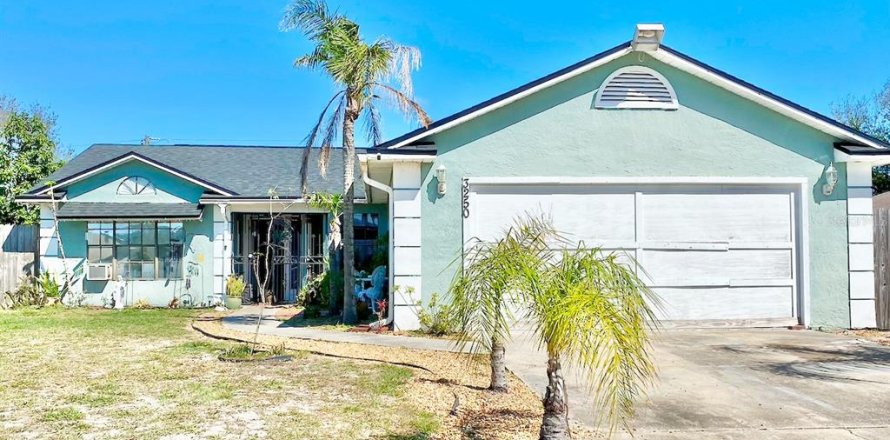 House in Deltona, Florida 5 bedrooms, 188.96 sq.m. № 1565597