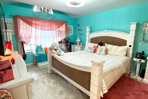 House in Deltona, Florida 5 bedrooms, 188.96 sq.m. № 1565597 - photo 7