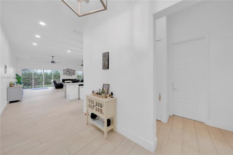 Купить виллу или дом в Майами, Флорида 4 спальни, 222.32м2, № 1890774 - фото 3