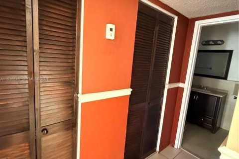 Copropriété à vendre à Miami, Floride: 1 chambre, 70.14 m2 № 1995488 - photo 11
