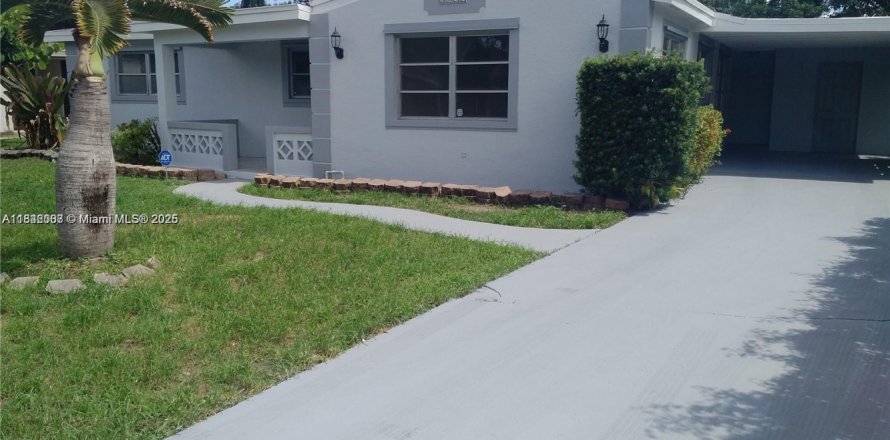 House in Fort Lauderdale, Florida 5 bedrooms, 184.6 sq.m. № 1842838