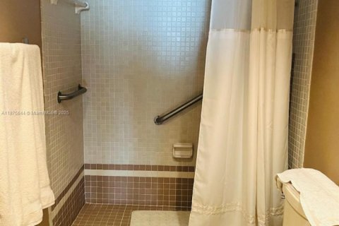 Condominio en alquiler en Miami, Florida, 2 dormitorios, 172.89 m2 № 1924276 - foto 30