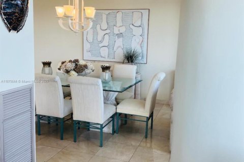 Condominio en alquiler en Miami, Florida, 2 dormitorios, 172.89 m2 № 1924276 - foto 18