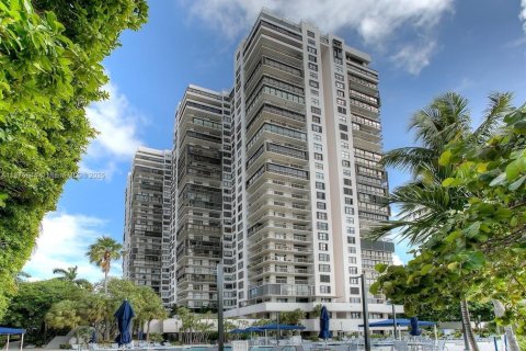 Condominio en alquiler en Miami, Florida, 2 dormitorios, 172.89 m2 № 1924276 - foto 1