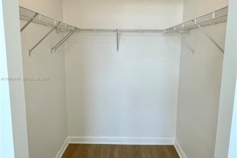 Copropriété à louer à Hallandale Beach, Floride: 2 chambres, 97.73 m2 № 1999099 - photo 11