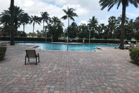 Copropriété à louer à Hallandale Beach, Floride: 2 chambres, 97.73 m2 № 1999099 - photo 24