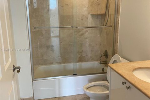 Copropriété à louer à Hallandale Beach, Floride: 2 chambres, 97.73 m2 № 1999099 - photo 19