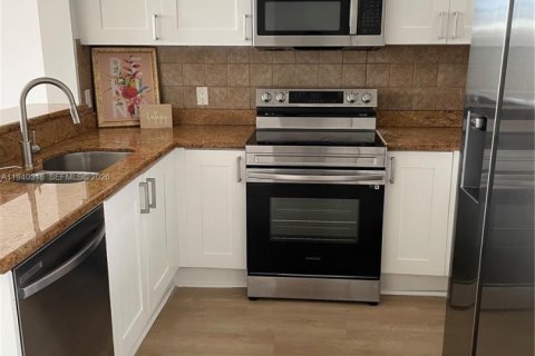 Copropriété à louer à Hallandale Beach, Floride: 2 chambres, 97.73 m2 № 1999099 - photo 4