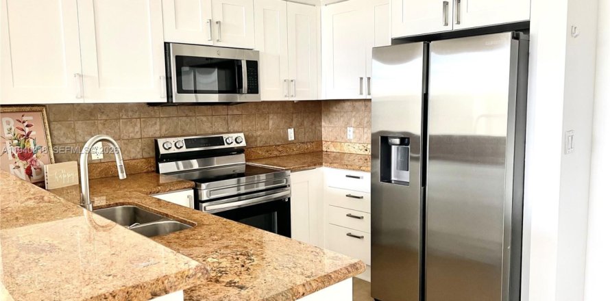 Condo à Hallandale Beach, Floride, 2 chambres № 1999099