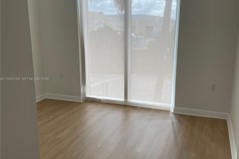 Copropriété à louer à Hallandale Beach, Floride: 2 chambres, 97.73 m2 № 1999099 - photo 16