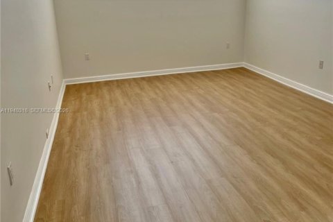 Copropriété à louer à Hallandale Beach, Floride: 2 chambres, 97.73 m2 № 1999099 - photo 9