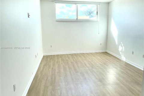 Copropriété à louer à Hallandale Beach, Floride: 2 chambres, 97.73 m2 № 1999099 - photo 10
