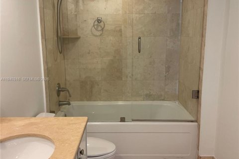 Copropriété à louer à Hallandale Beach, Floride: 2 chambres, 97.73 m2 № 1999099 - photo 14