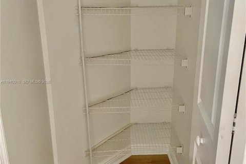 Copropriété à louer à Hallandale Beach, Floride: 2 chambres, 97.73 m2 № 1999099 - photo 7