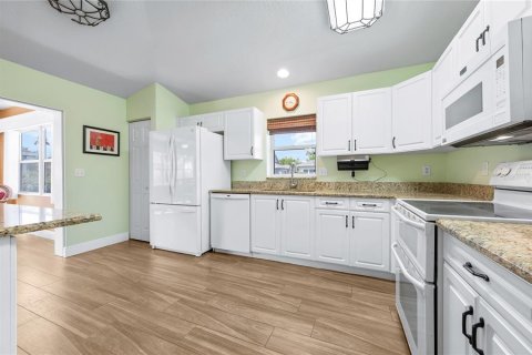House in Palmetto, Florida 3 bedrooms, 138.24 sq.m. № 1777528 - photo 13
