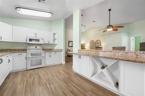 House in Palmetto, Florida 3 bedrooms, 138.24 sq.m. № 1777528 - photo 12