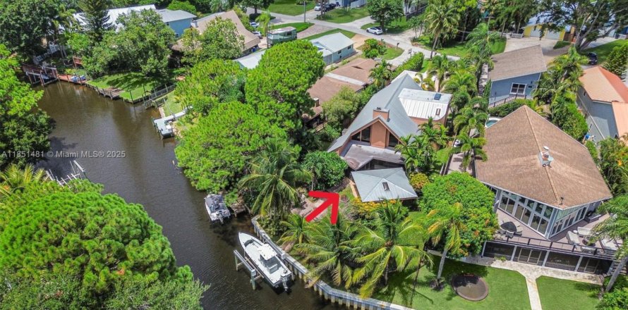 Villa ou maison à Palm City, Floride 3 chambres, 210.24 m2 № 2080023