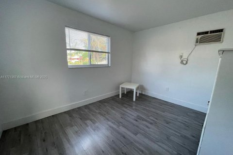 Commercial property in Miami, Florida 236.06 sq.m. № 1592136 - photo 7