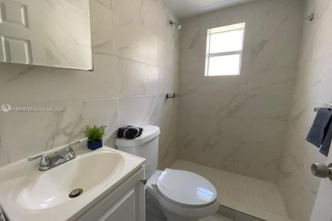 Commercial property in Miami, Florida 236.06 sq.m. № 1592136 - photo 20