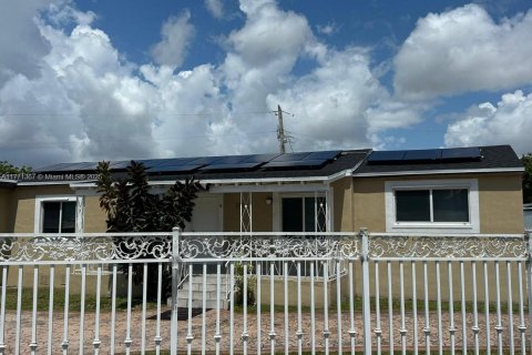 Commercial property in Miami, Florida 236.06 sq.m. № 1592136 - photo 2