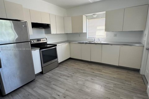 Commercial property in Miami, Florida 236.06 sq.m. № 1592136 - photo 14