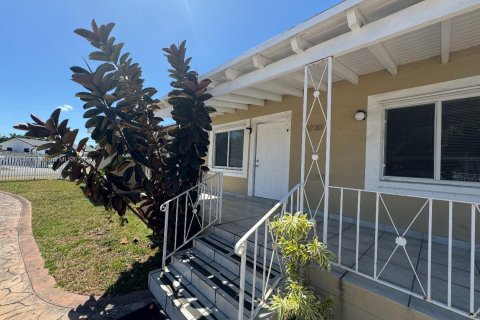 Commercial property in Miami, Florida 236.06 sq.m. № 1592136 - photo 22