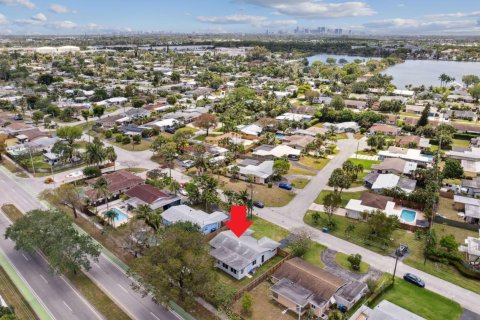 Casa en venta en Oakland Park, Florida, 2 dormitorios, 122.17 m2 № 1116663 - foto 1