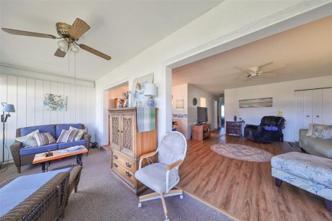 Condo in Sun City Center, Florida, 2 bedrooms  № 1530464 - photo 16