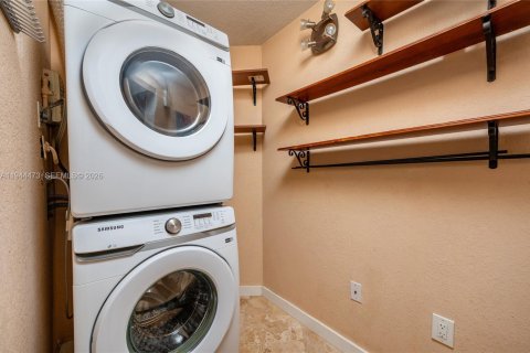 Copropriété à vendre à Hialeah, Floride: 2 chambres, 93.27 m2 № 2001147 - photo 4