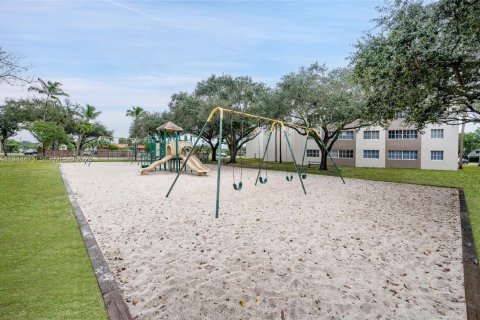 Copropriété à vendre à Hialeah, Floride: 2 chambres, 93.27 m2 № 2001147 - photo 24