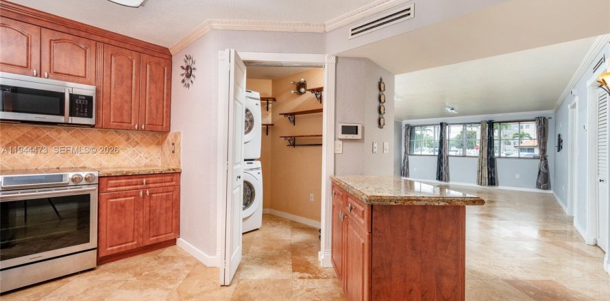 Condo à Hialeah, Floride, 2 chambres  № 2001147
