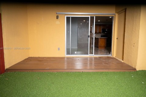 Снять в аренду таунхаус в Майами, Флорида 3 спальни, 151.34м2, № 1990418 - фото 20