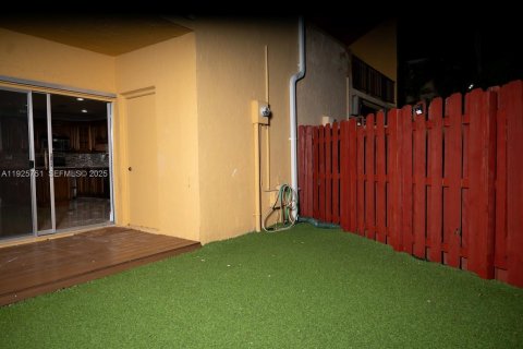 Снять в аренду таунхаус в Майами, Флорида 3 спальни, 151.34м2, № 1990418 - фото 21