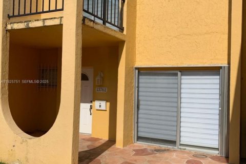 Снять в аренду таунхаус в Майами, Флорида 3 спальни, 151.34м2, № 1990418 - фото 2