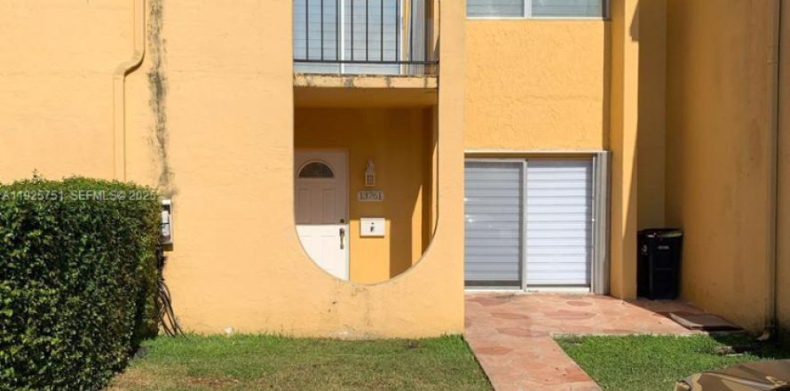 Таунхаус в Майами, Флорида 3 спальни, 151.34м2 № 1990418