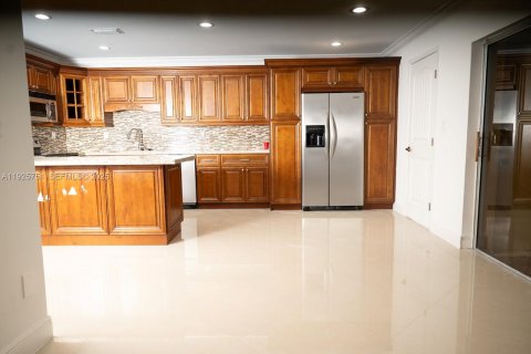 Снять в аренду таунхаус в Майами, Флорида 3 спальни, 151.34м2, № 1990418 - фото 11