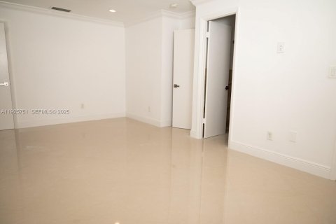 Снять в аренду таунхаус в Майами, Флорида 3 спальни, 151.34м2, № 1990418 - фото 26