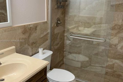 Снять в аренду таунхаус в Майами, Флорида 3 спальни, 151.34м2, № 1990418 - фото 17