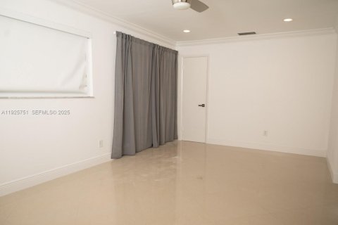 Снять в аренду таунхаус в Майами, Флорида 3 спальни, 151.34м2, № 1990418 - фото 27